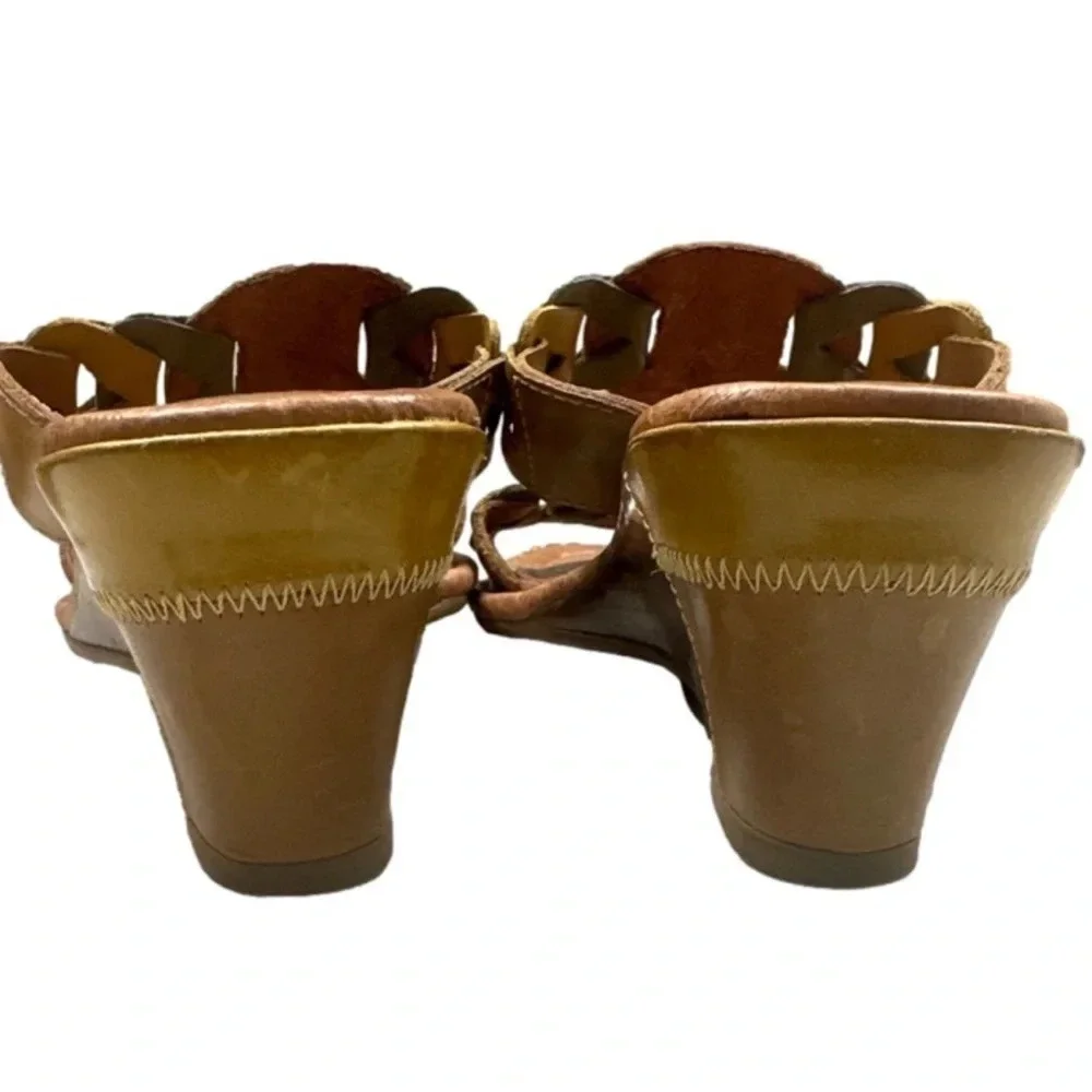 Nurture **RARE ** Leather Tan Green Brown Open Toe Wedge Sandal size 7